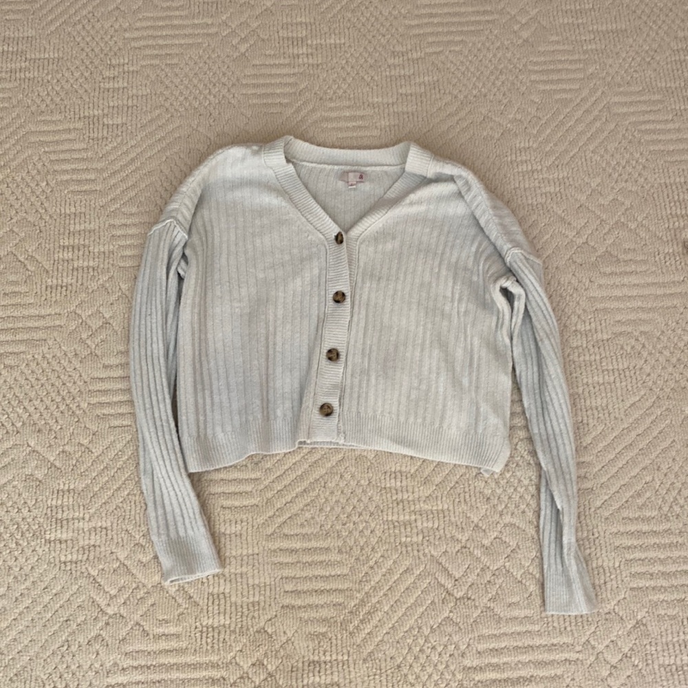 L Ivory Women’s SO V neck button up Sweater